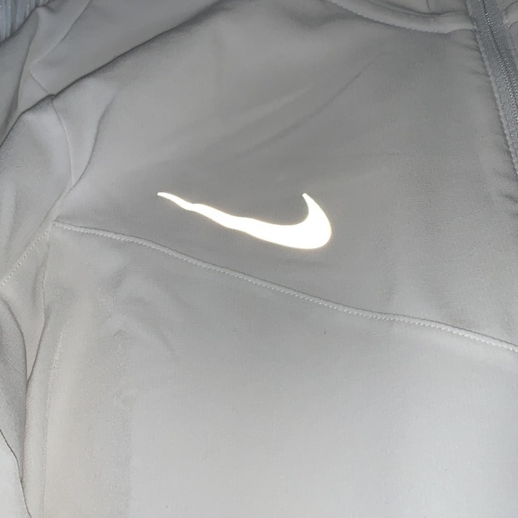 RARELY WORN NIKE ZIP UP!! s - Picture 2 of 4